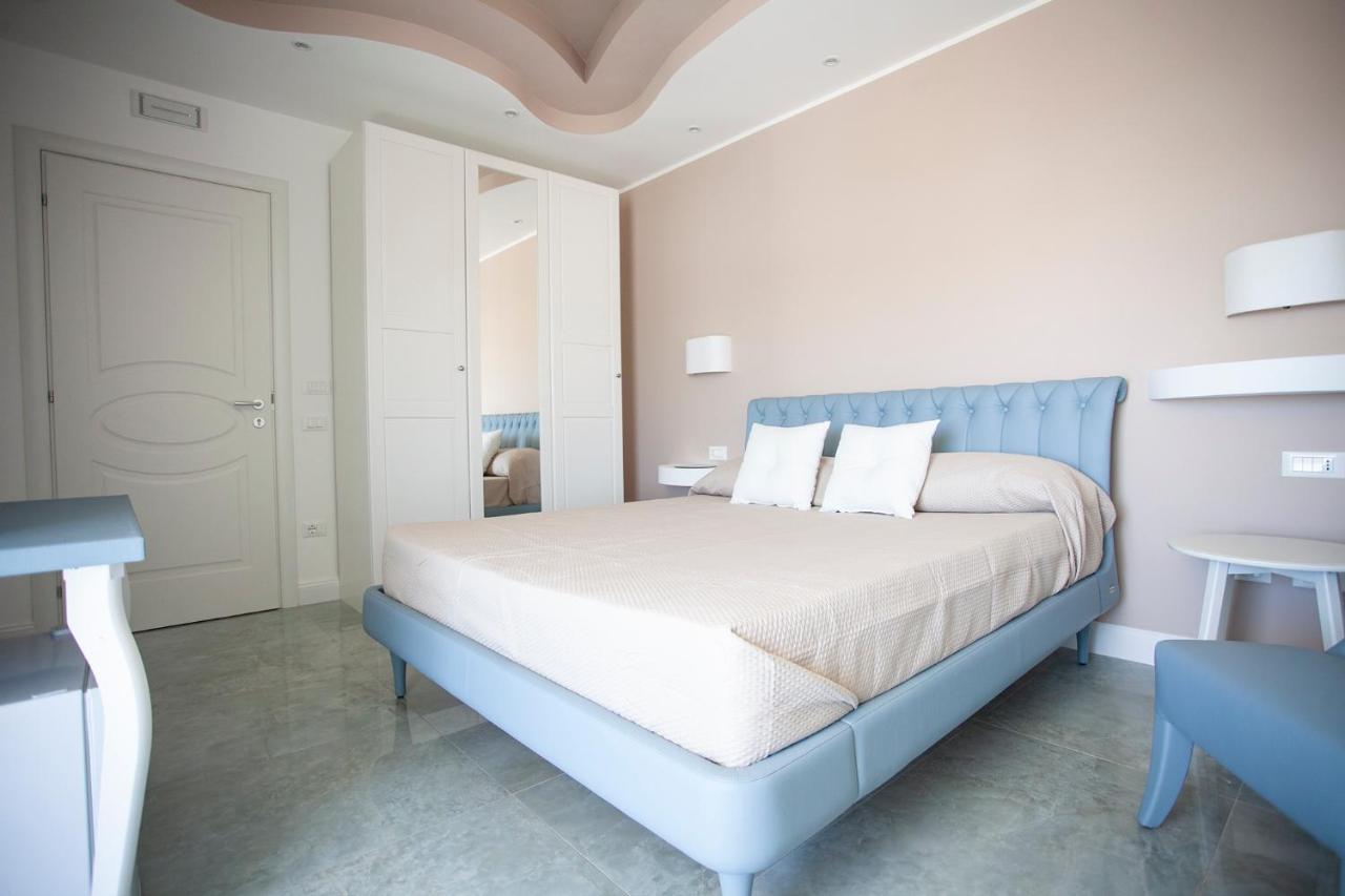 Отель Cavalieri D'Oro Luxury House Анцио Экстерьер фото